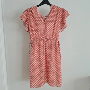 H&M - Mycket fin sommarklänning  70 kr exkl frakt