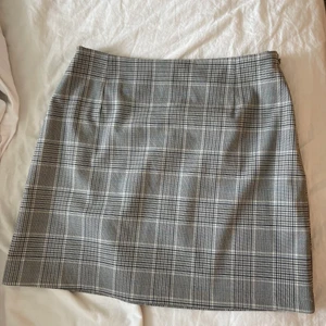 Rutig kjol - Söt Rutig kjol. Använd 1 gång. Köpare står för frakt. 