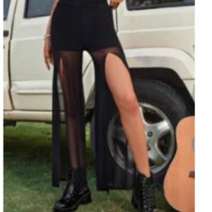 Byxor  - Helt nya i stl s men passar en xs och till o med en m också, kom med prisförslag