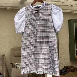 Klänning - En klänning fr zara, använd en gång. Skriv för fler bilder eller frågor