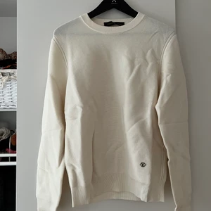 Louis vuitton - Använd endast en endaste gång. Köpt i dubai för ca 8000kr. Kvitto medföljer.