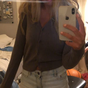 Kofta  - Jättefin grå/brun kofta från hm, bra skick💓💓