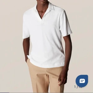 Vit Eton frote skjorta i Small - En knappt använd frote tröja utan några defekter. Köpt iår för 1399kr!  Fråga gärna om bilder på tröjan eller andra frågor :)