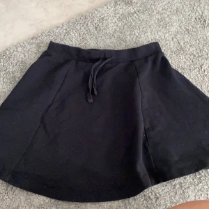 Kjol - Söker någon som behöver en kjol🥰