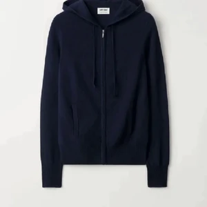 Soft goat zip - Säljer denna superfina soft goat!! I mörkblå knappt använd superfint skick❤️ bud på 1200kr, köp direkt för 1500kr