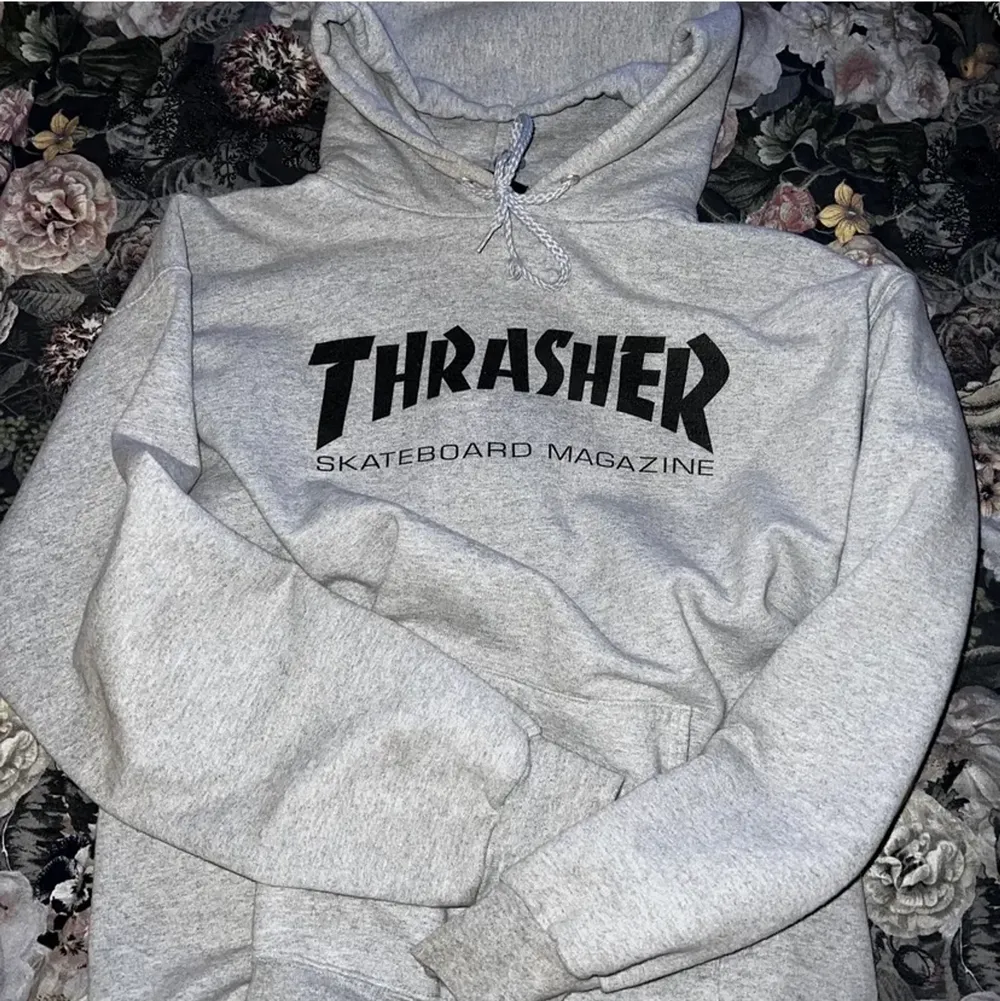 Säljer en Thrasher hoodie som jag inte använder längre. Hoodies.