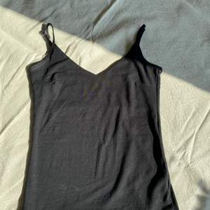Svart linne från lager 157 storlek xs! Använd 1 gång bra skick!🍂