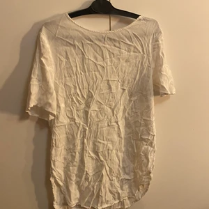  T-shirt  - Använd 1 gång  Bra tyg Sitter bra på