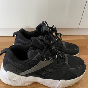Rebook Sneakers - Sparsamt använda, bra skick.