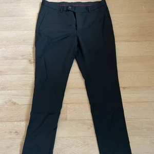 Kostymbyxor  - Storlek 34/32. Slimfit.