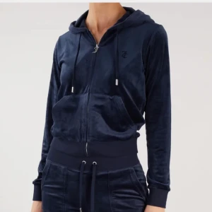 Juciy hoddie - Helt oanvänd säljer då jag inte använder den liten i storleken 