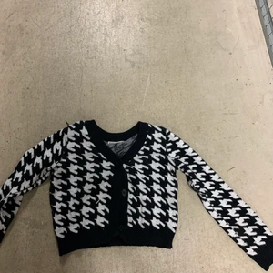 Shein tröja stickad - Shein stickad tröja jätte skön men liten i armarna👍👍❤️