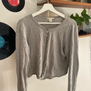 Grå kofta - En grå kofta, hm