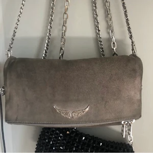 Zadig väska  - Intressekoll eller så vill jag byta den mot en annan väska t.ex. en annan Zadig, maje eller Stella McCartney äkta 🙌🏼LÅNAD BILD 