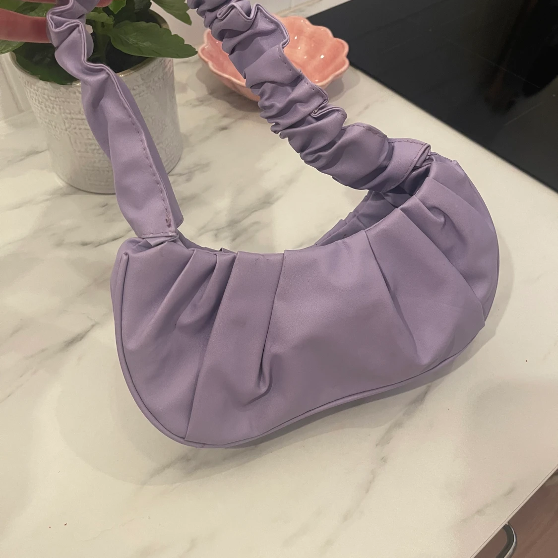 skitsöt lila väska