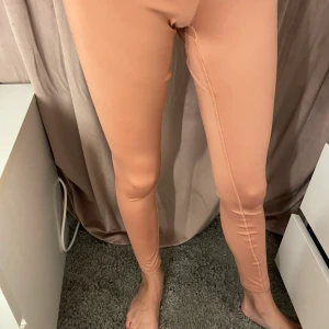 Tränings byxor  - Dessa kommer inte till användning, nypris: 200kr mitt pris: 90kr ink frakt 📦 