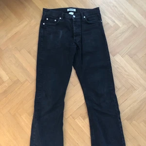 Hope rush denim - Ok skick finns en skada och en lagning (fråga om bild), men har mycket kvar att ge! Strl 28 psassar mig bra på ca 180,70kg