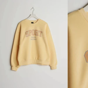 Gul sweatshirt från Gina tricot. - Använd endast två gånger. Storlek S💕