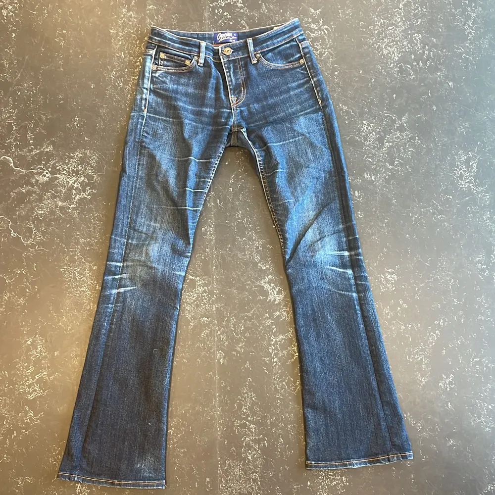 Normal använda låg migade bootcut köparen står för frakt (tvättråd lapp avklippt). Jeans & Byxor.