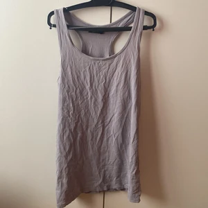 Linne - Använd några gånger  Sitter bra Håller inte värmen  Skönt tyg 