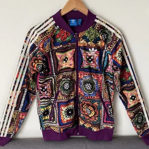 Adidas  - Den är i bra skick, den är köpt i sydamerika