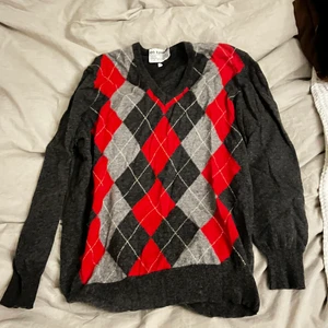 stickad tröja  - köpt på secondhand men aldrig använt 