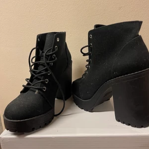 Klackar - Aldrig använd. Helt ny och i bra skick. Priset kan diskutera.