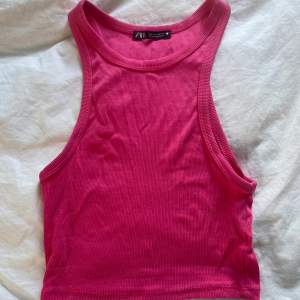 Rosa linne från Zara i strl S. Säljes pga att den inte kommer till användning. Säljes för 30kr. Köparen står för frakten