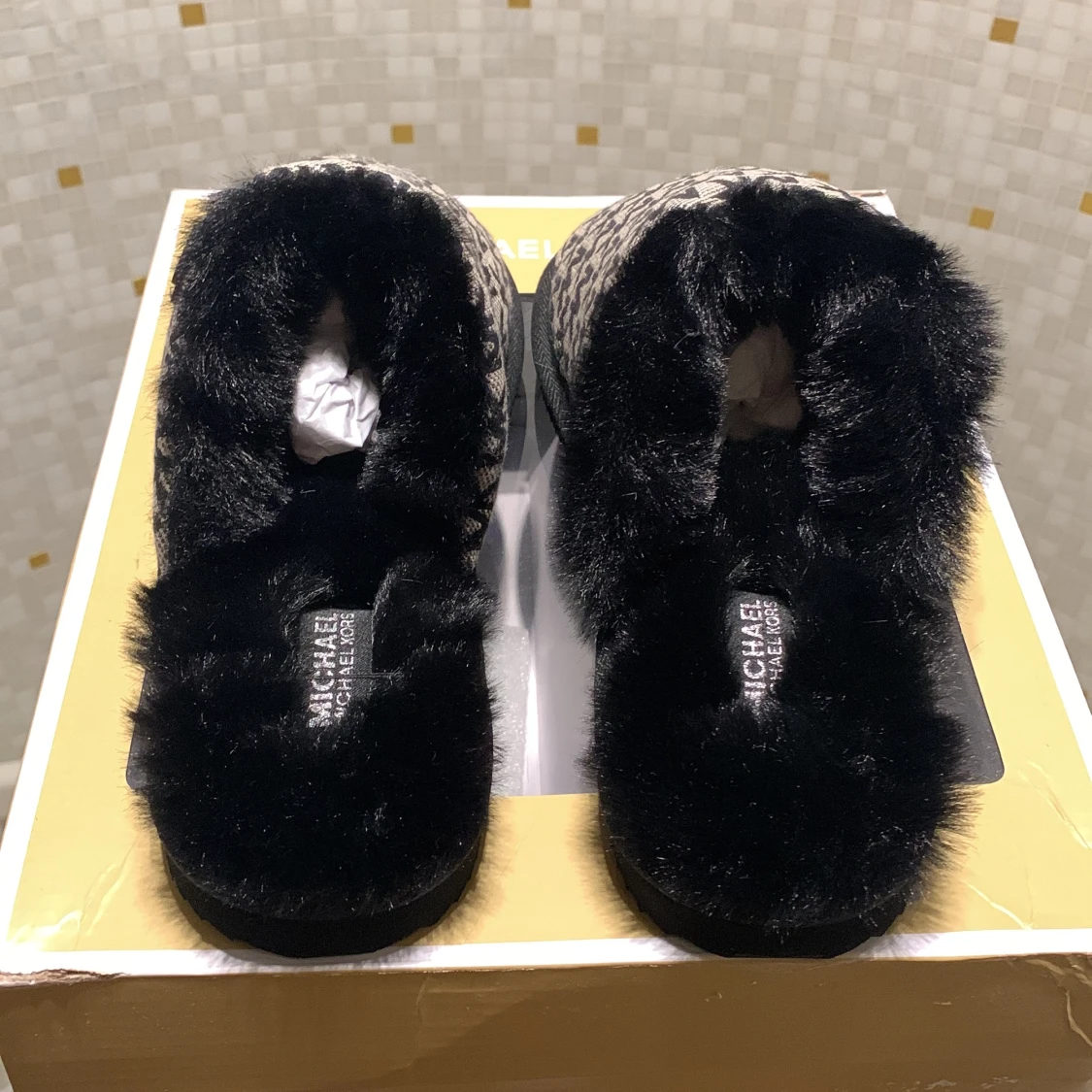 Helt oanvända Michael Kors tofflor - 90