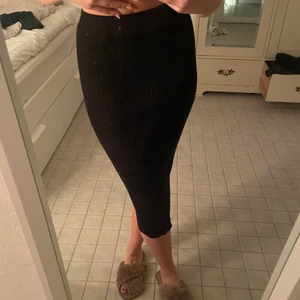 Stickad kjol - Stickad kjol i fint skick, passar till hösten exempelvis 