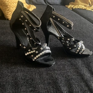 Klackskor - Klackskor i storlek 38-39