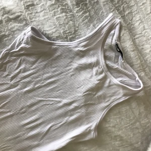 Vit boddy  - Skit snygg body!!💗💗