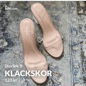 Genomskinliga klackskor - Klackskor från ASOS (public desire). Aldrig använda, storlek 9 (us). Jag har storlek 39 och dem passade. Dock ganska smala på benet