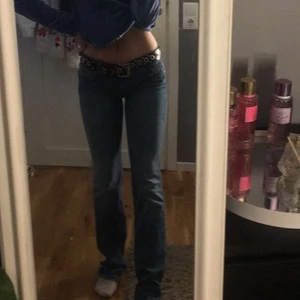 Low weist jeans  - Jag är 158 och de är lite långa på mig