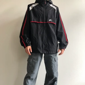 Starter oversized shell jacket, size M  - Black shell jacket with hood with red and light grey parts. It’s in very good condition, I bought it second hand myself and barely used it, hopefully it finds a new owner that has more use for it :)