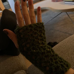 Torgvantar - Jag virkar Torgvantar ni bestämmer hur långa och vilken färg dom ska vara