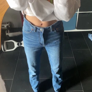 Levis byxor - Ett par ljusblåa Levis jeans. Högmidjade.  Riktigt bekväma men inte riktigt min stil. Storlek XS. Knappt använda.