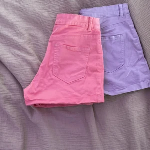 Shorts  - Säljer mina jätte fina shorts från H&M, dom är tyvärr för korta på mig som är 165cm❤️köpte dom för 150kr styck men säljer båda för 80kr tillsammans och 50kr om man bara köper en av dom 