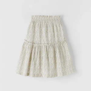 Kjol - Kjol från zara från barnavdelningen men passar mig som är xs💓