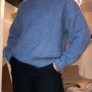 Stickad tröja - En supermysig och varm tröja från Gina Tricot i en jättefin blå färg 💙💙