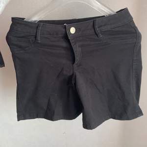 Svarta Jeans shorts köpta från Jane Shorts