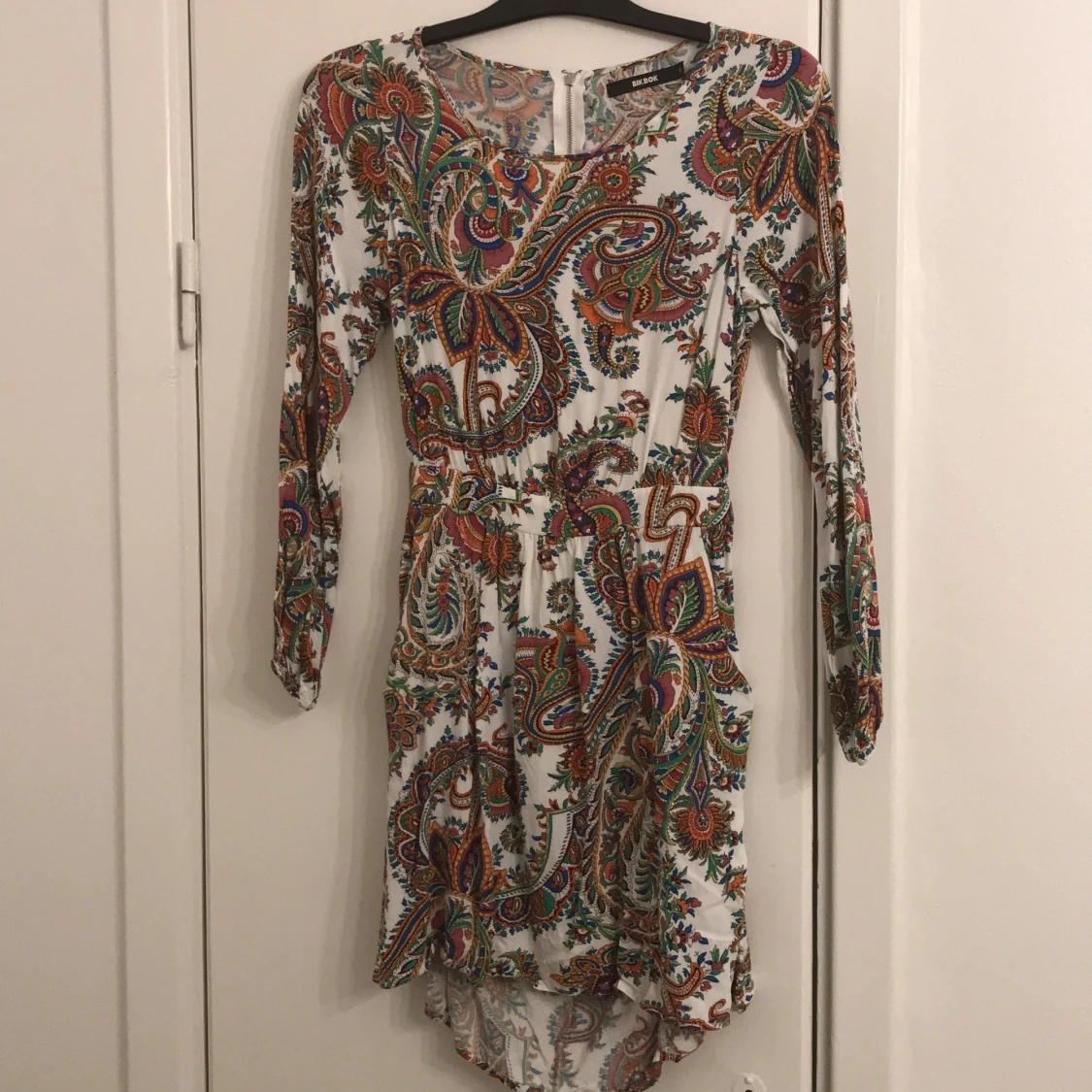 Blommig klänning strl S