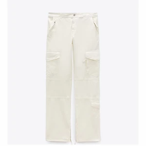 Zara cargo byxor - SÖKER DESSA I STORLEK 32!! HÖR AV ER OM NI HAR DOM!!