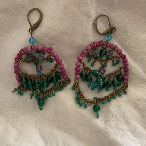 Ascoola örhängen!! - Snygga örhängen köpta på second hand men tyvärr aldrig använda av mig! :)