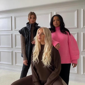 Rosa stickad tröja - Säljer den rosa stickade.Så sjukt skön och super fin!!!!