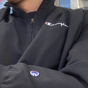 Jacka/tröja från Champion - Överdragsjacka från Champion! Superfint skick. Köpare står för frakt 🌟.