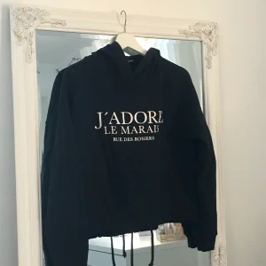 Hoodie strl S - Hoodie i strl S. Fint skick. Kan även fraktas.