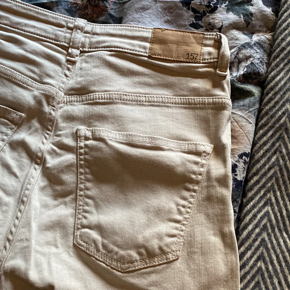 2 par jeans från Lager 157. Säljer ett par för 50 båda för 90. Båda är i storlek S. 😄. Jeans & Byxor.