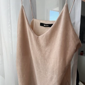 Velvet linne  - Rosa Velvet linne från bikbok. 