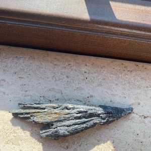 Kristall - Vet inte riktigt vilken kristall det är? Men det är iallafall en riktig kristall! Den köptes iallafall på en kristall affär! Frakt diskuteras vid köp!❤️❤️✨